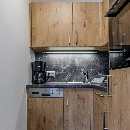 Apartment In With Ski-in, Out *